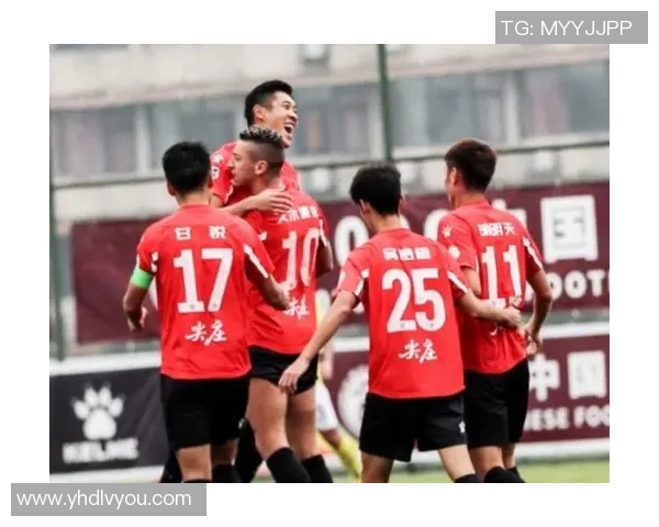 成都足球队强势领跑联赛积分榜72分领先其他球队争夺冠军